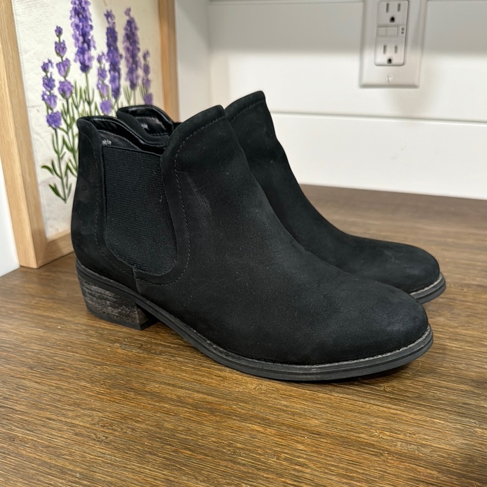 Blondo Black Leather Ankle Chelsea Booties Waterproof Suede Comfort